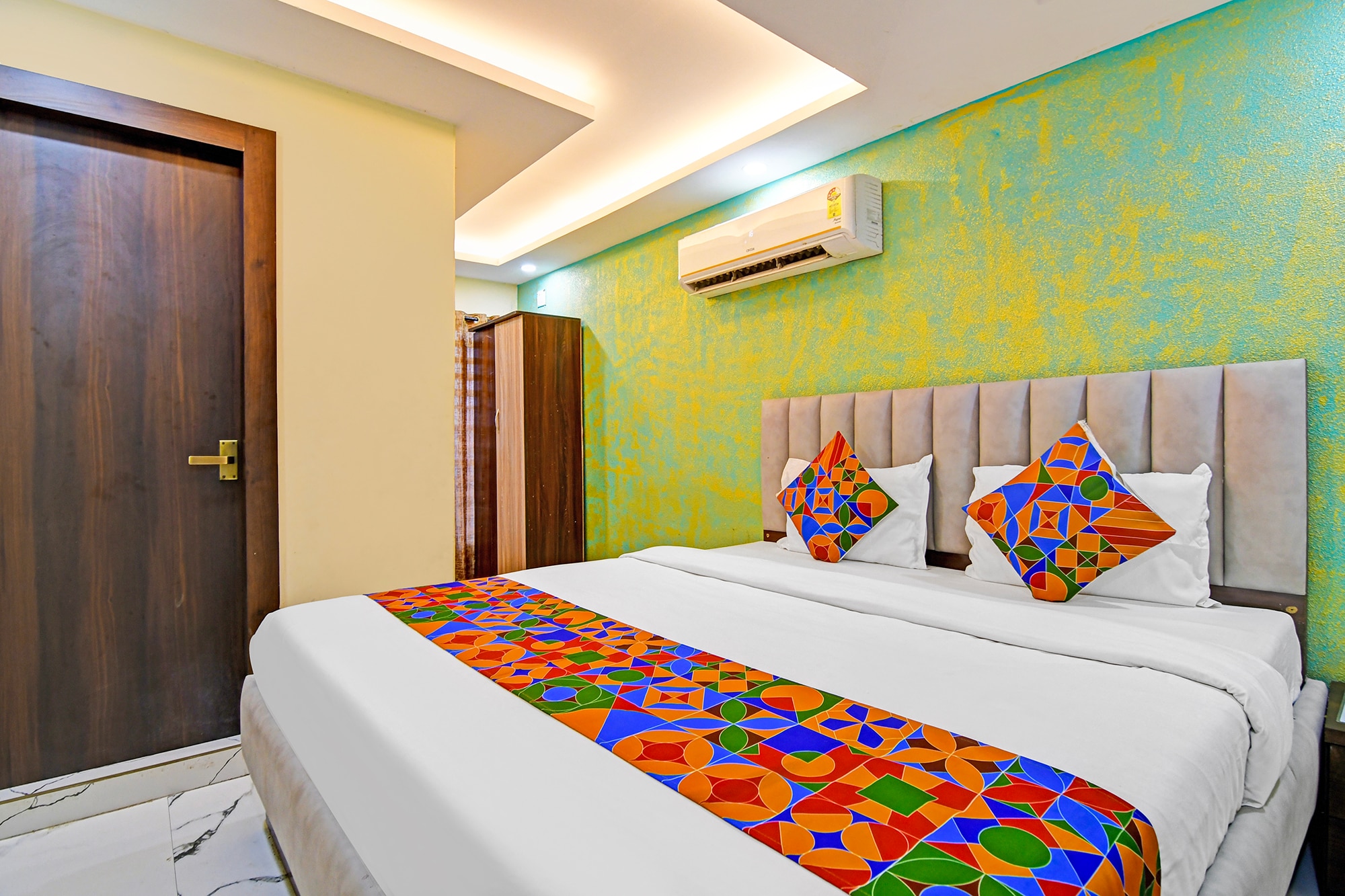 FabHotel The Crown - Near Star Mall - Tap to explore photos