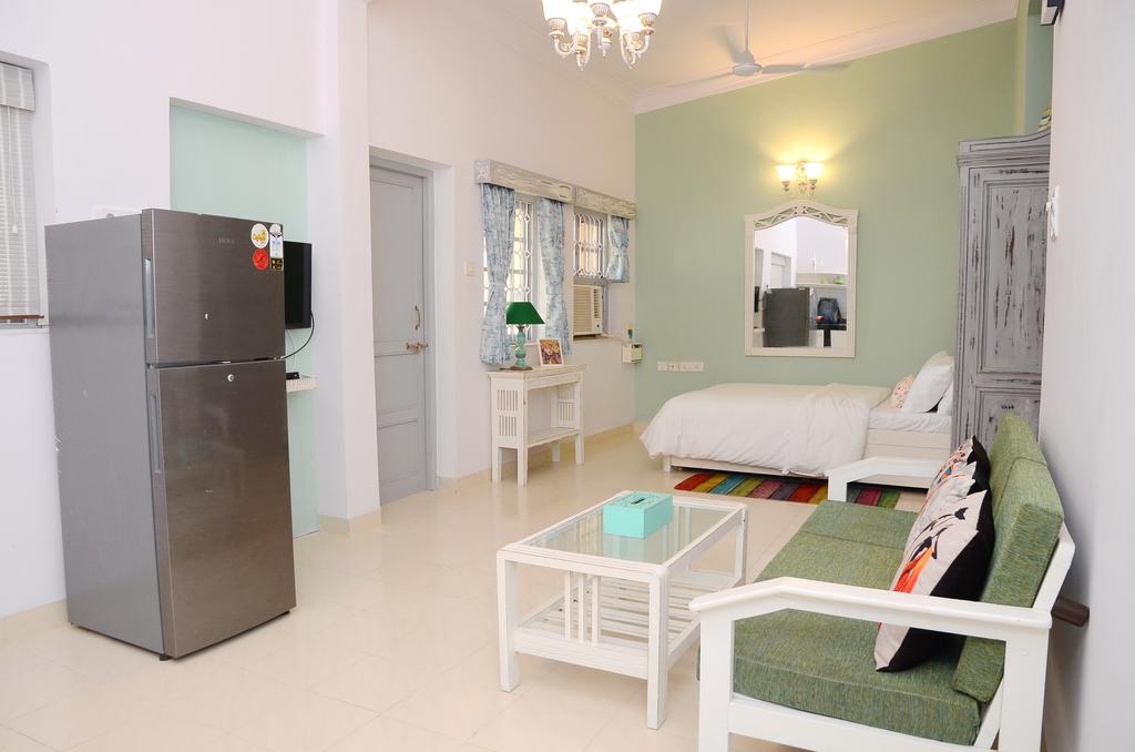 Casa Sea-Esta, Beach view studio apt - Dona Paula - Tap to explore photos