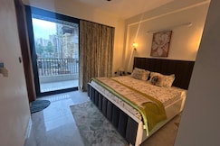 Modern 2BHK AC wi fi Kitchen, Noida