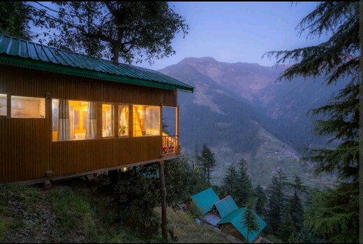 Falcon nest with valley view treehouse bhua