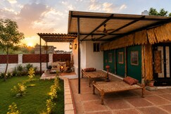 Bamboo Hut Farm Stay | Private Garden Bharatpur, Bharatpur