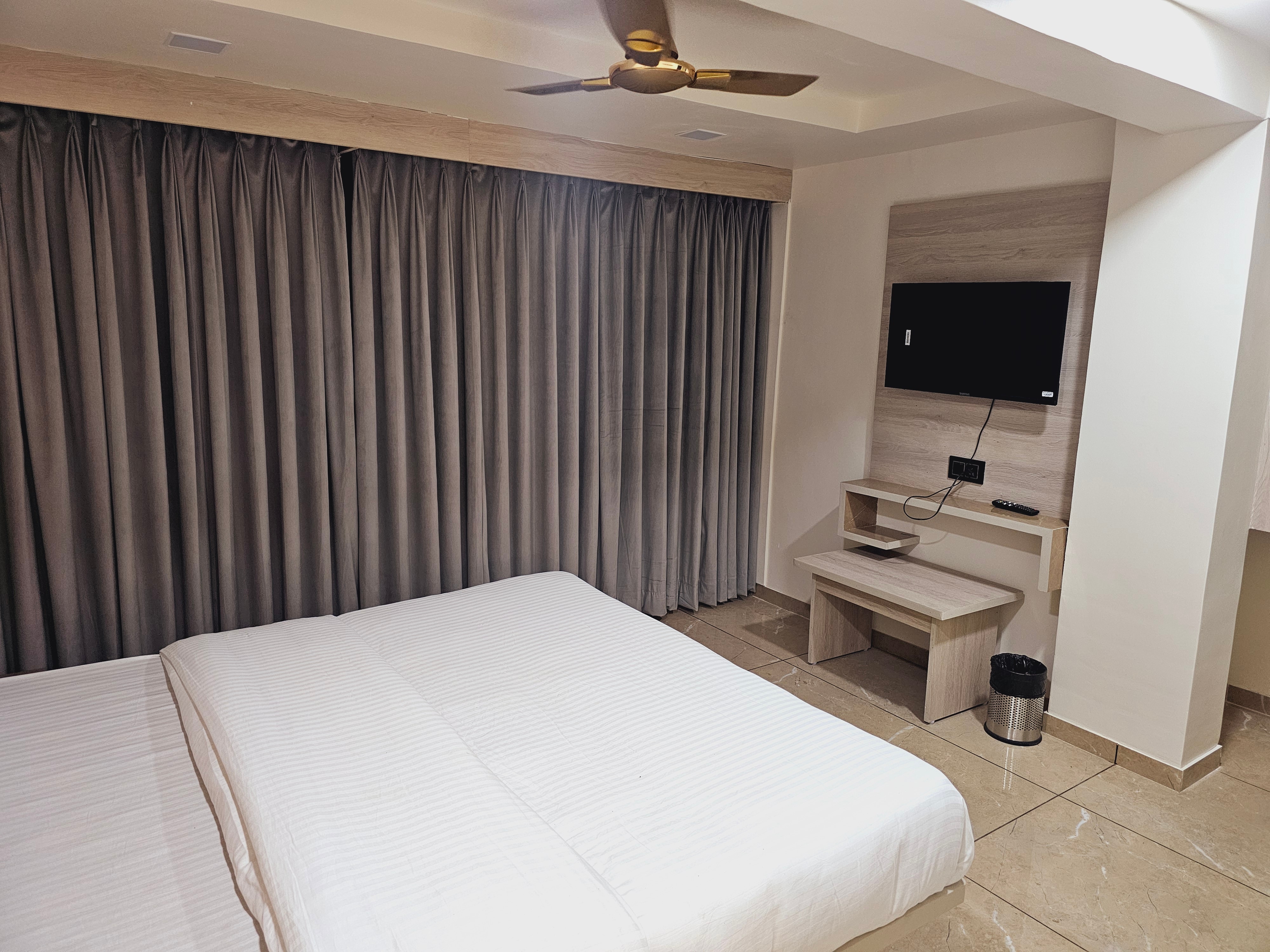 Hotel RK Villa Bapunagar - Tap to explore photos