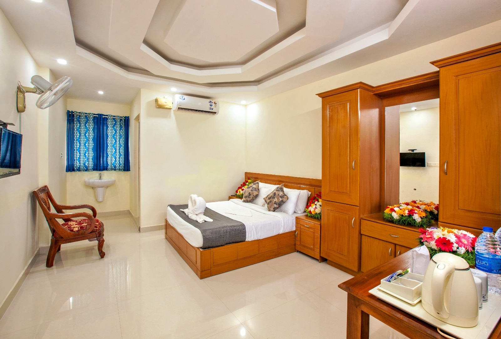 Vembanad Village Backwater Resort - Tap to explore photos