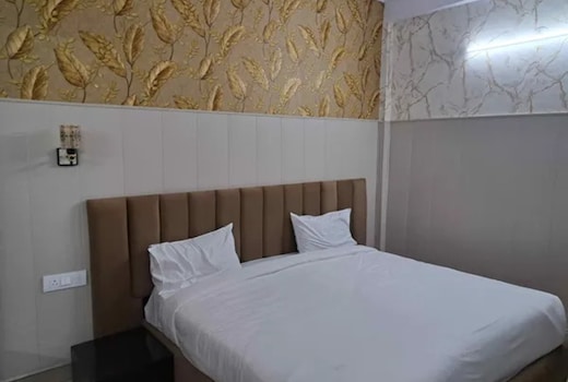 FabHotel Crown Residency