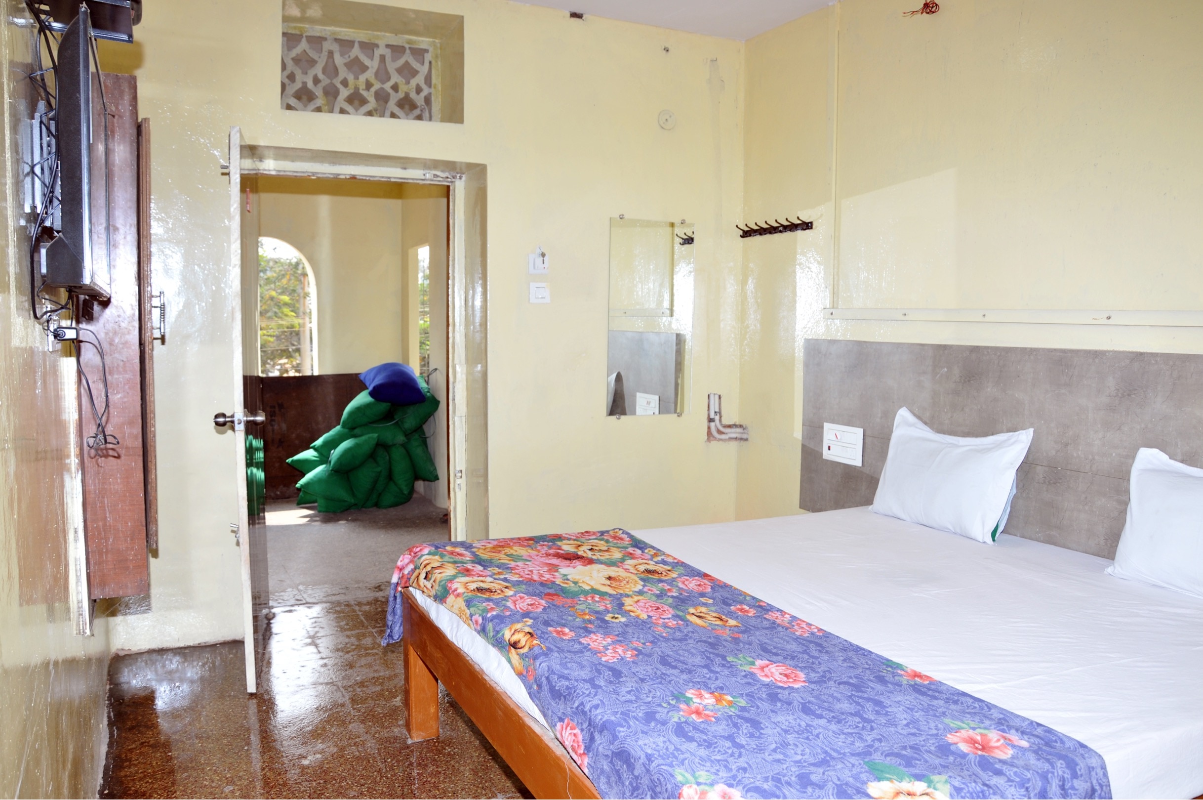 SWAGATH LODGE - Tap to explore photos