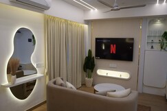 AeroLuxe Suite |5 min from Airport |Premium Studio, Pune