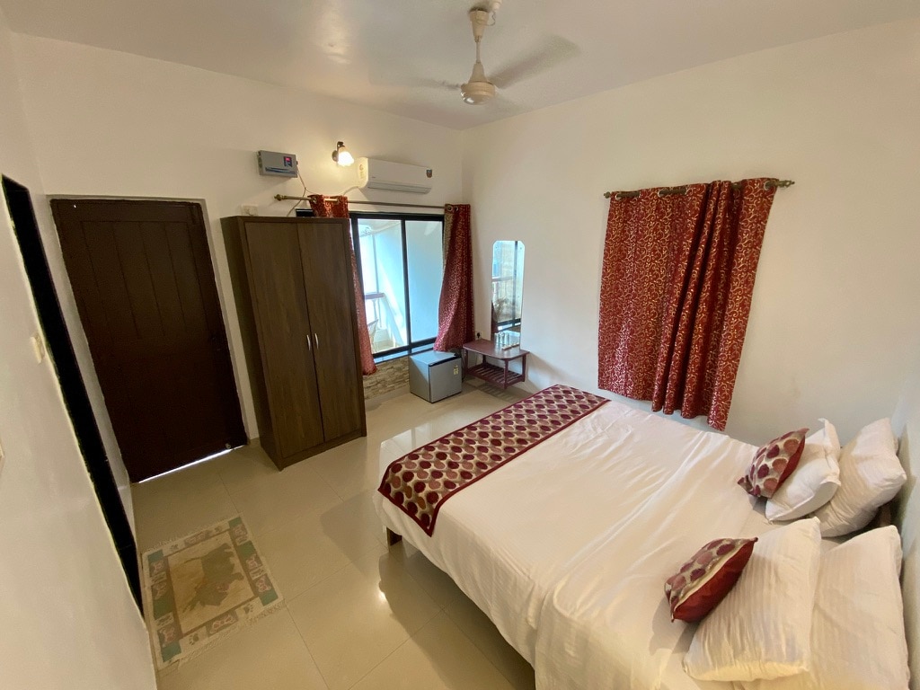 Shanus Seaside Inn - Tap to explore photos