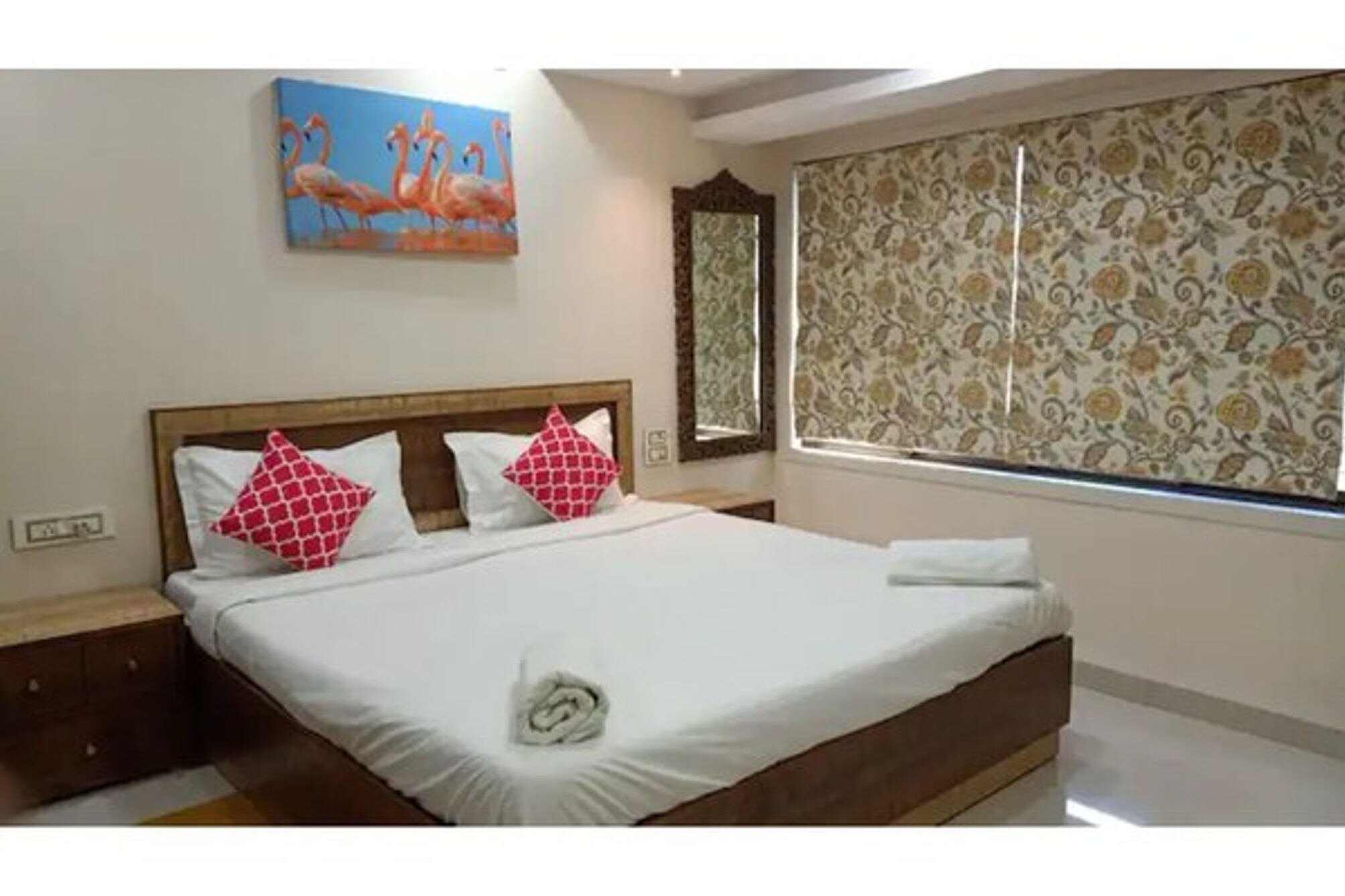 3BHK Service apartment in Parel - Tap to explore photos