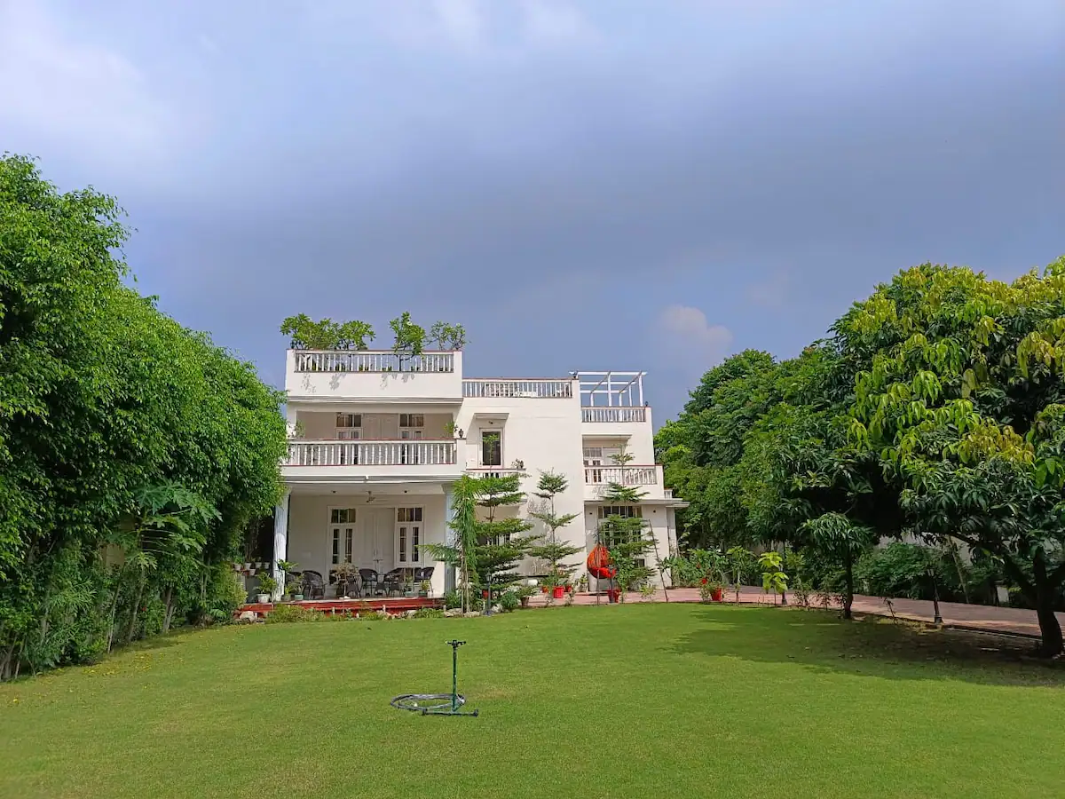 The Crosswood Two | Entire 7 BHK Farmhouse with Pool, Manesar