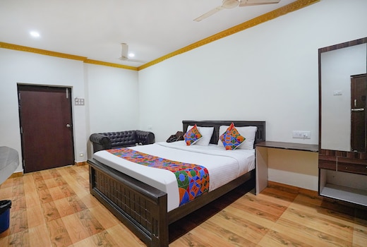 FabExpress Lloyds Inn - T Nagar