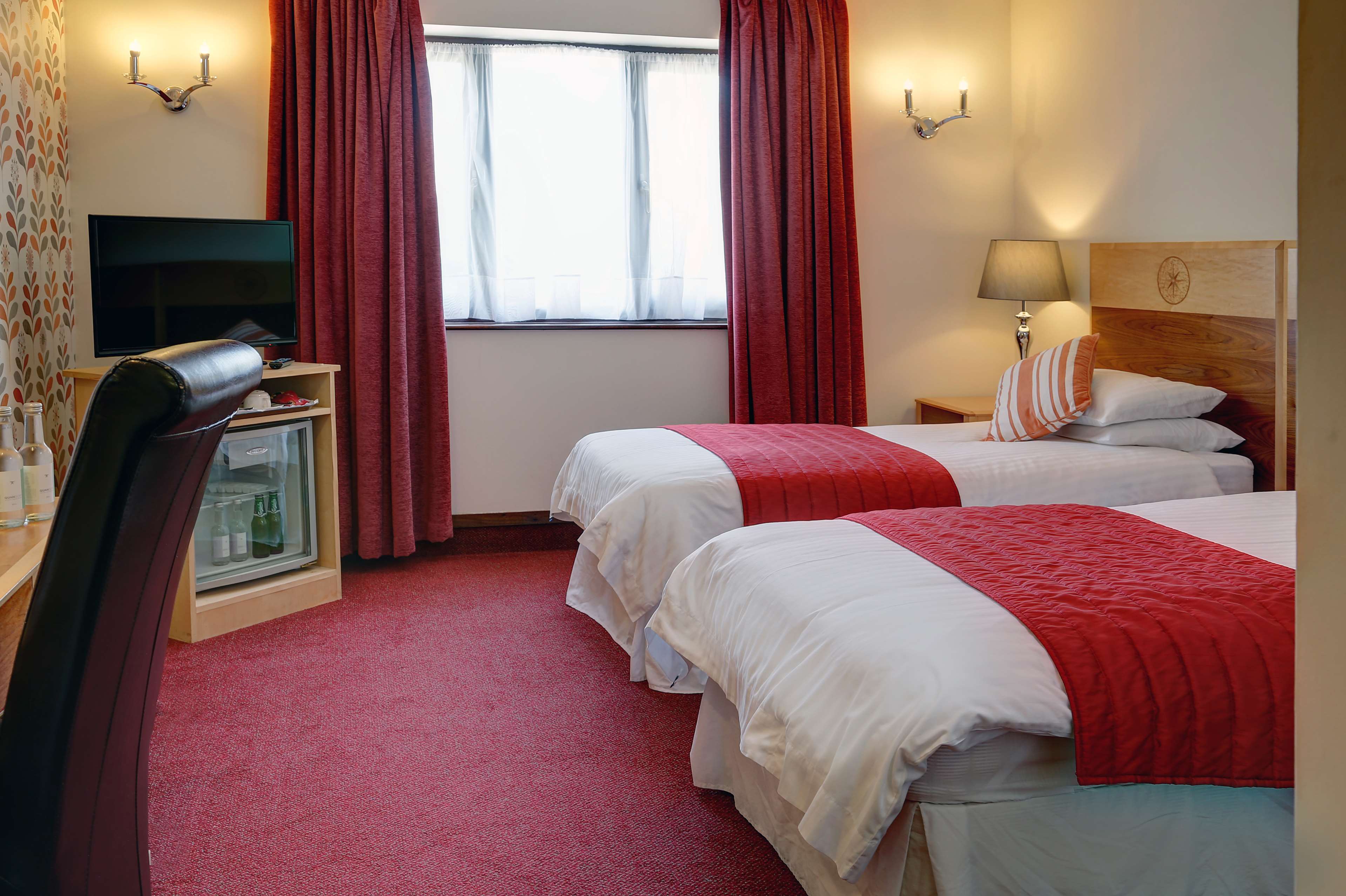 Best Western Compass Inn - Tap to explore photos