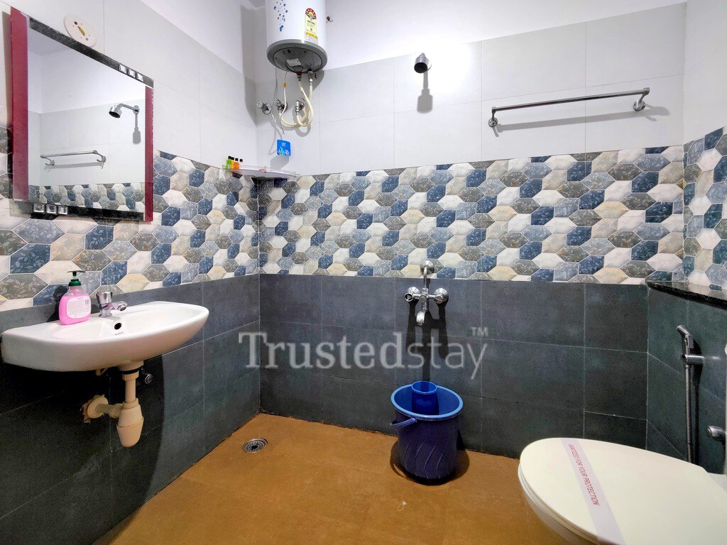 TrustedStays HSRBL1 - Tap to explore photos
