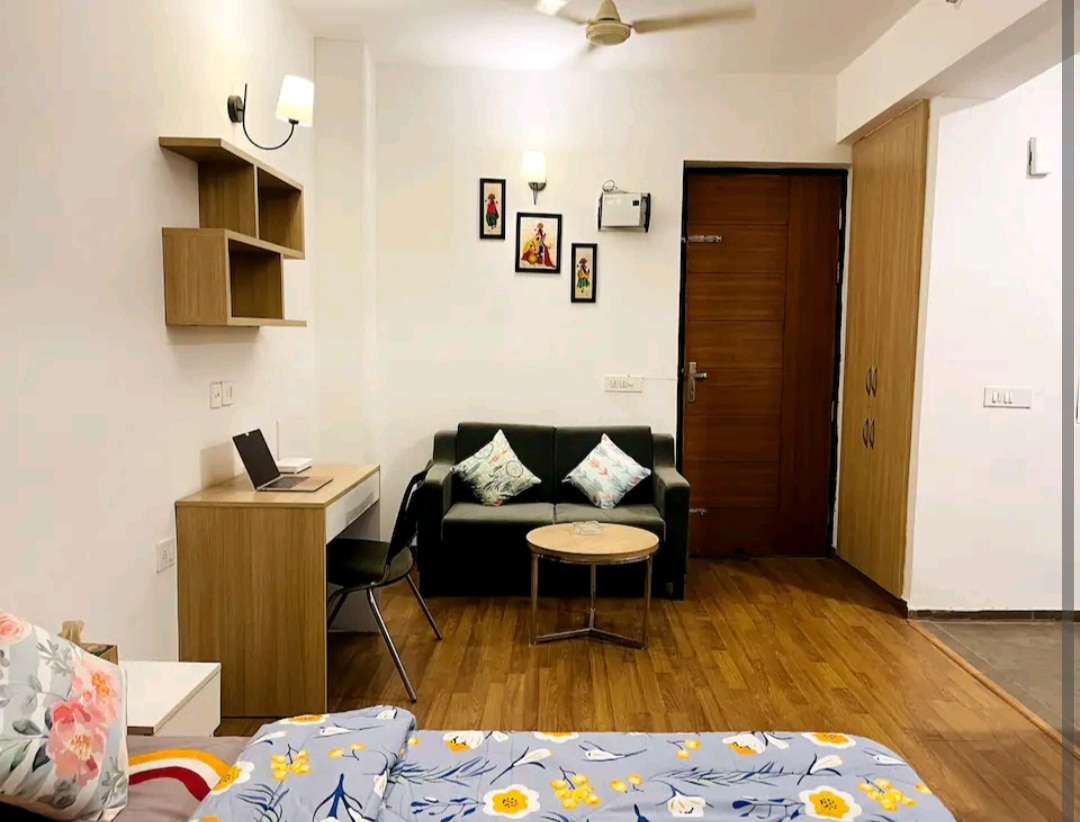 Beautiful lavish stay in Delhi NCR noida - Tap to explore photos