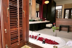 Bhundhari Villas, Khanom