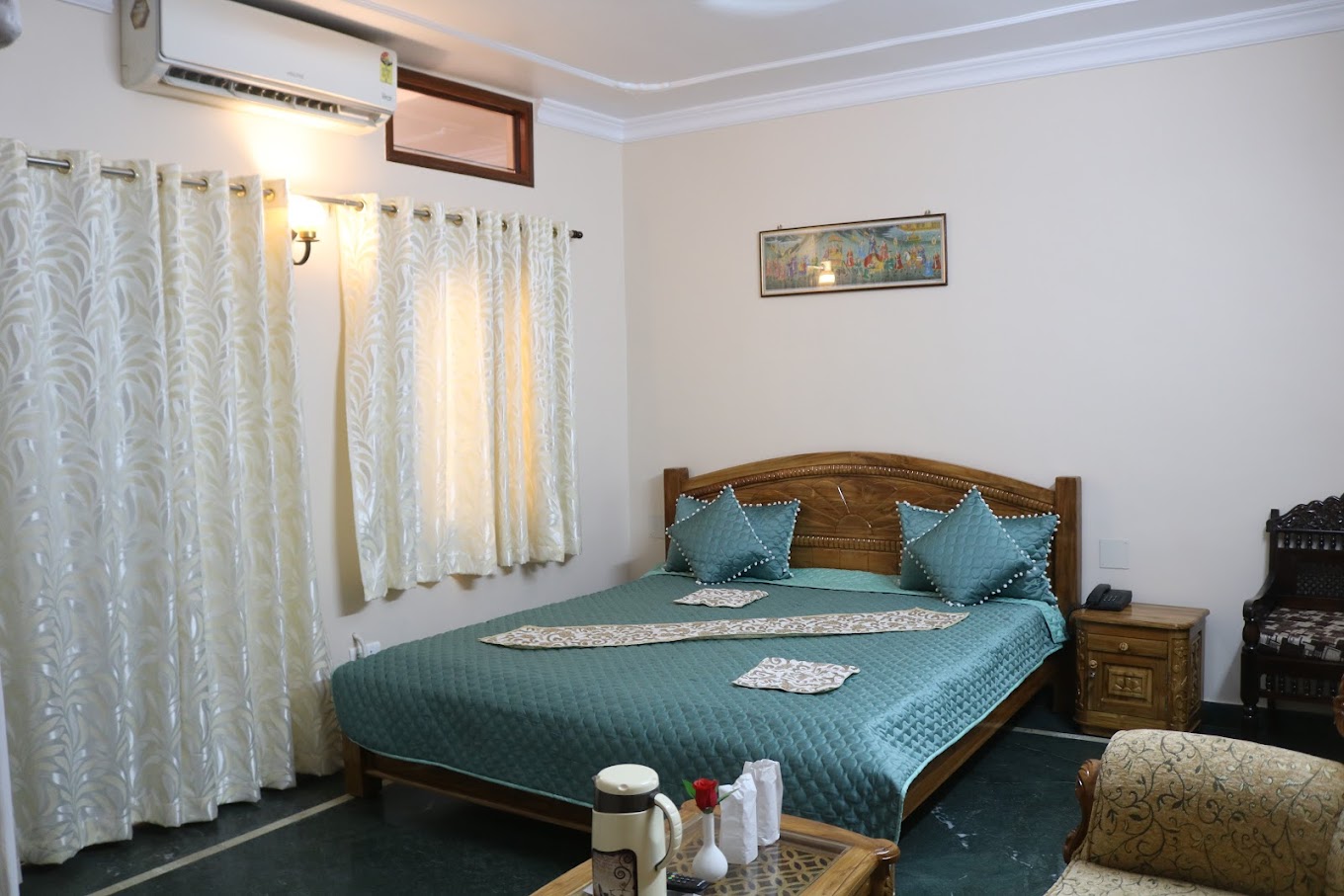 Hotel Rathore Lodge & Restaurant - Tap to explore photos