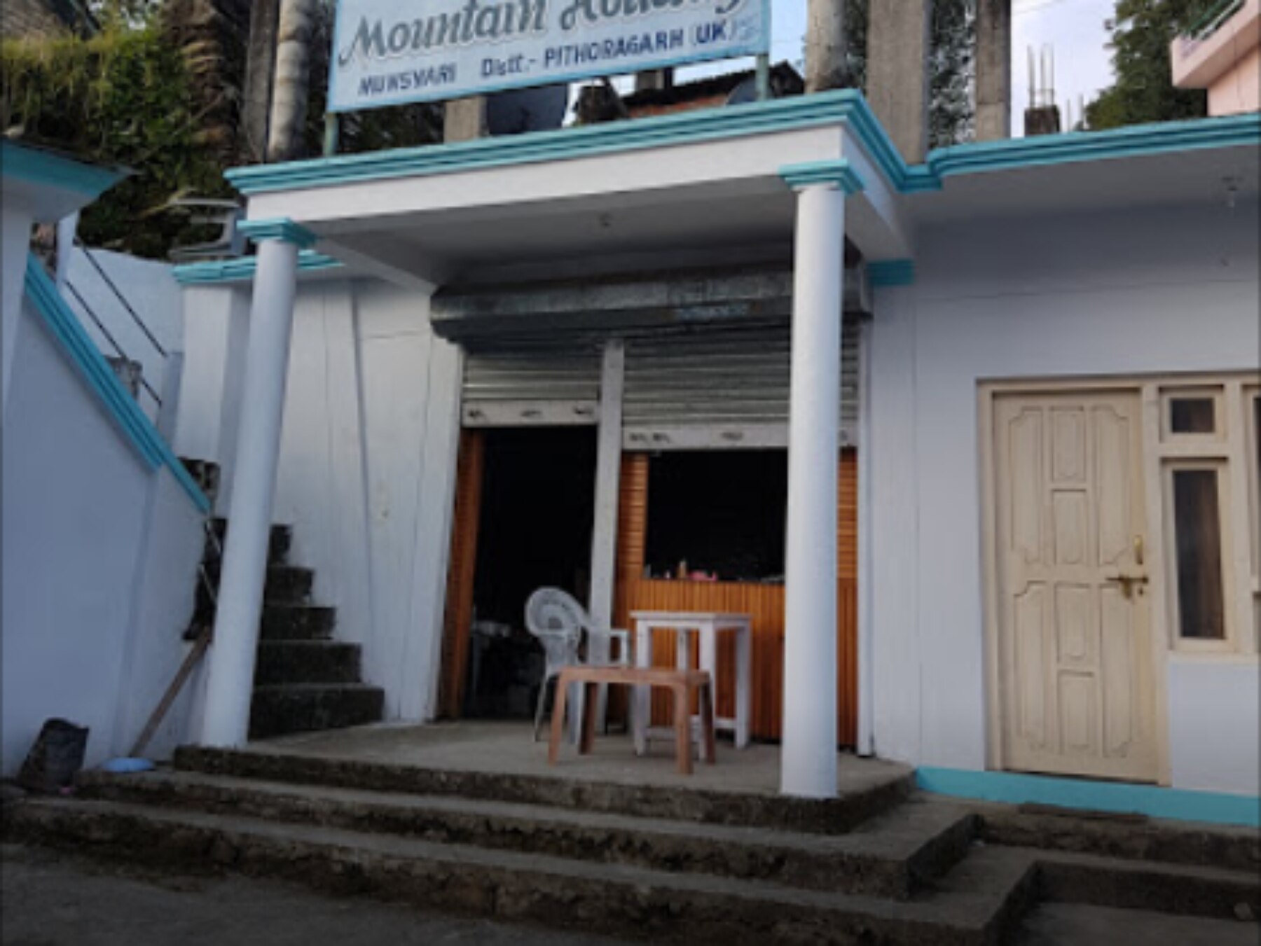 Hotel Mountain Holiday Munsyari - Tap to explore photos