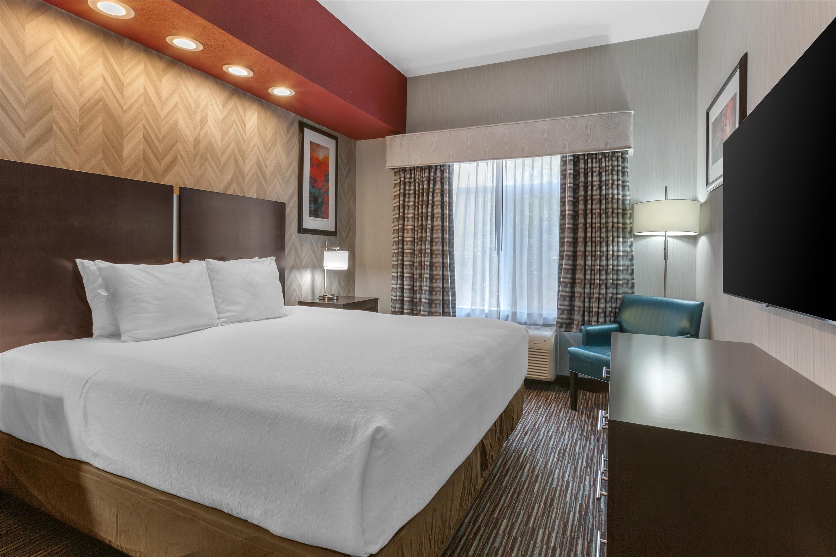 Best Western Plus Gallup Inn & Suites - Tap to explore photos