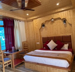 Luxury Room with Balcony