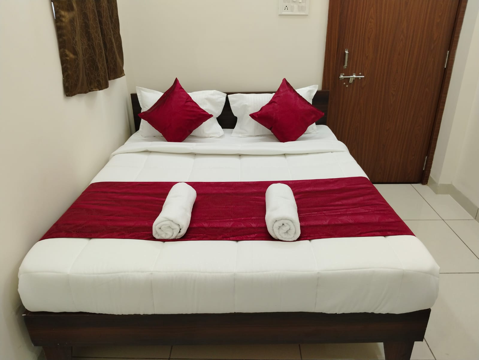 Hotel Shiv Parvati - Tap to explore photos