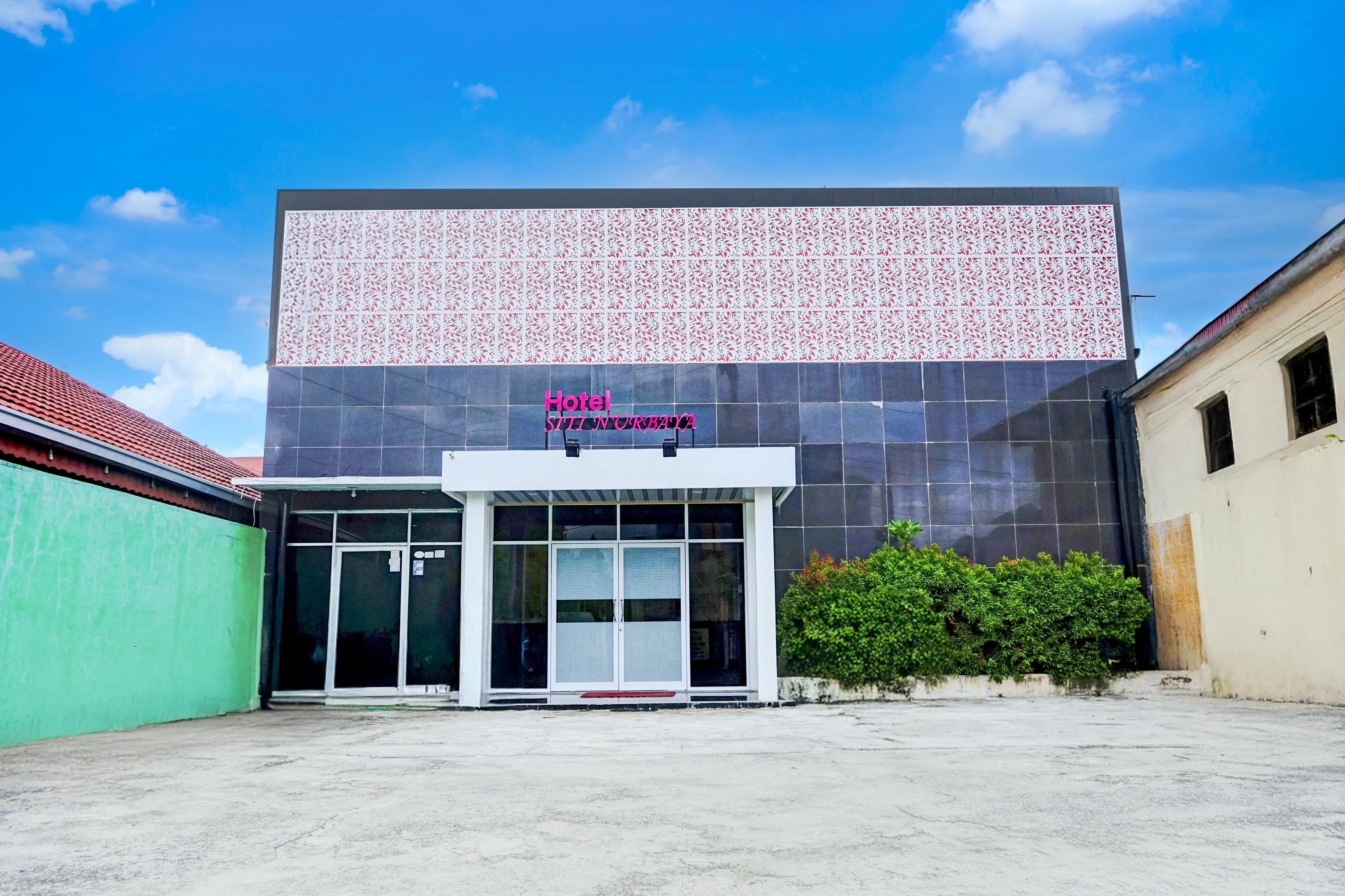 Hotel O Padang City Center Near Pantai Padang Formerly Hotel Siti Nurbaya - Tap to explore photos
