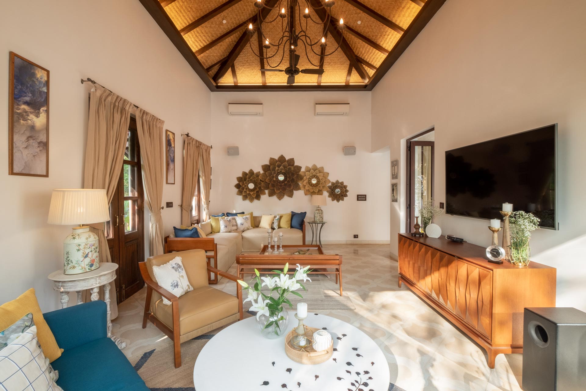 LohonoStays Casa Tanisa - Tap to explore photos