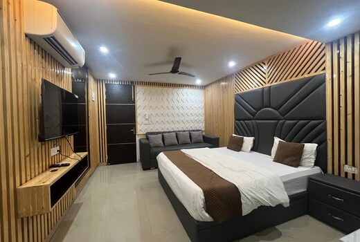 Dehradun Studio 3 By Musafir