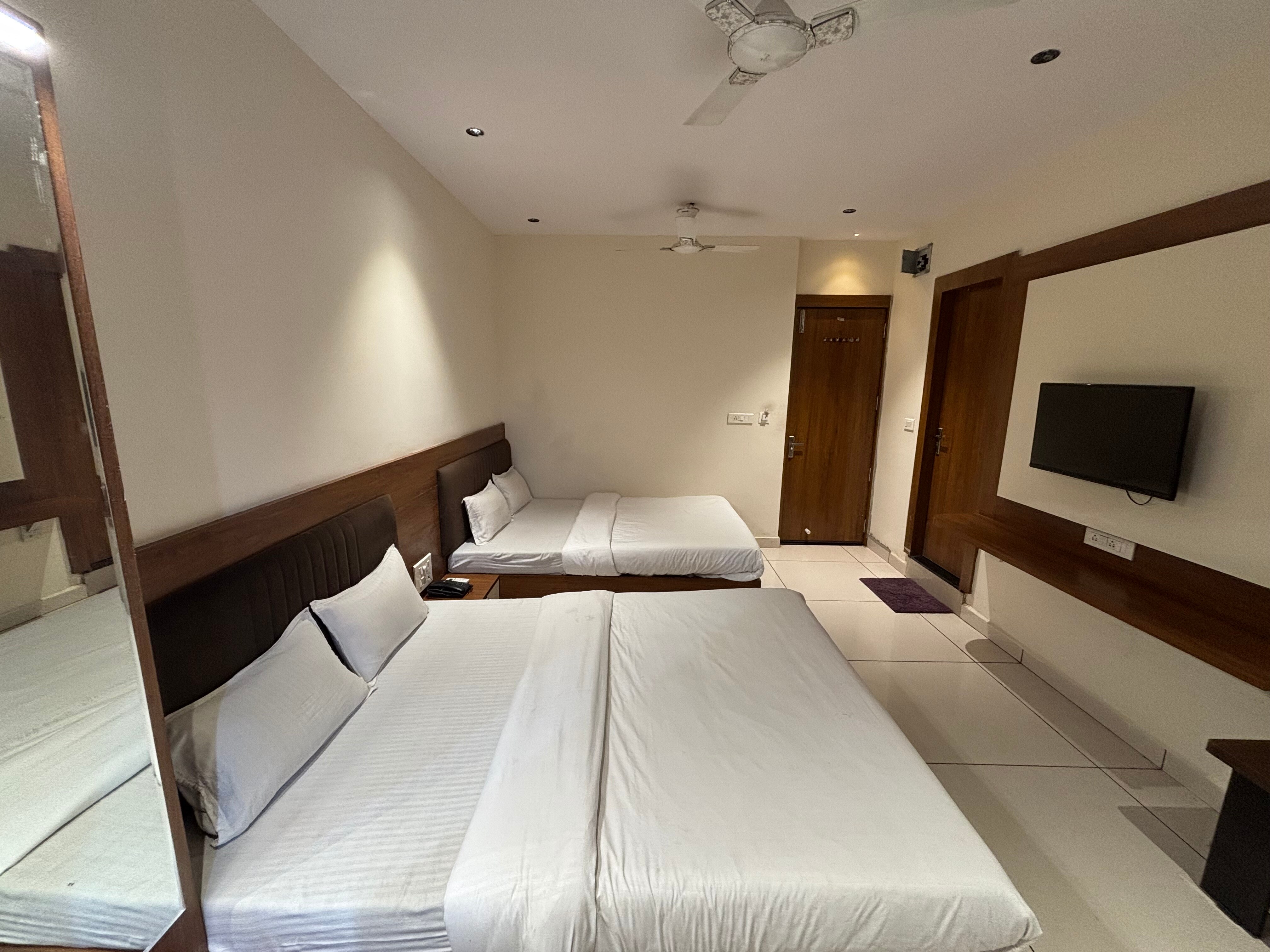 Hotel Vardhman - Tap to explore photos