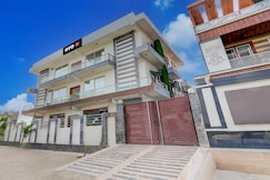 Hotel O The Grand Luxury, Ghaziabad