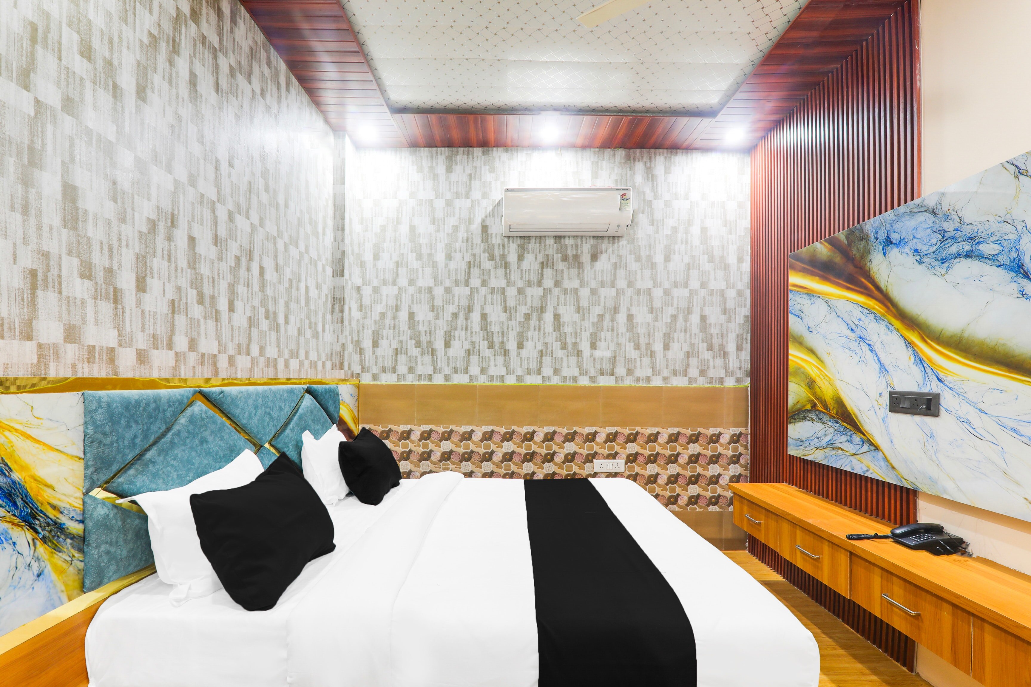 Super Hotel O V. K palace inn - Tap to explore photos