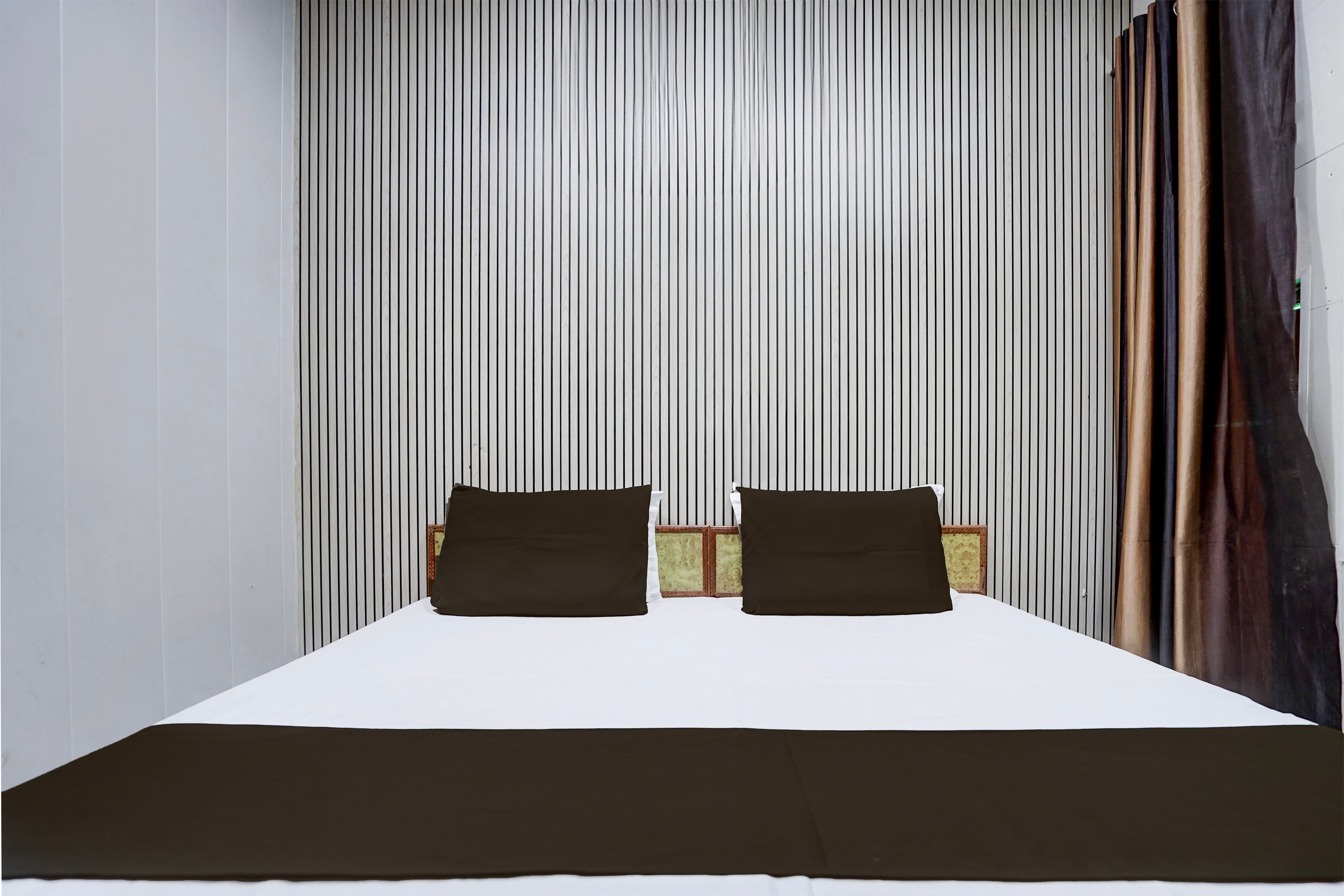 Hotel O RADHIKA MADHAV GUEST HOUSE - Tap to explore photos