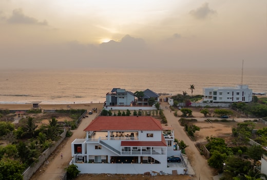 Surf Stay by Baywatch Stayzz