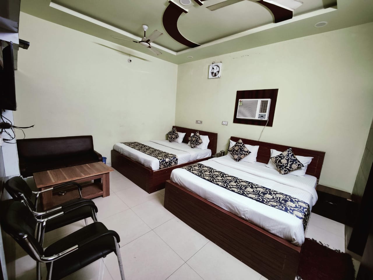 Hotel Vrindavan Palace - Tap to explore photos