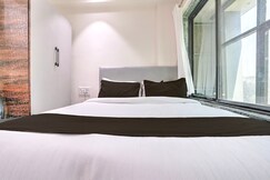 Hotel O SK Palace, Thane