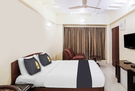 Townhouse OAK Hotel Shubhangan Near Juhu Beach