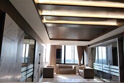 The Grand Galaxy, Surat