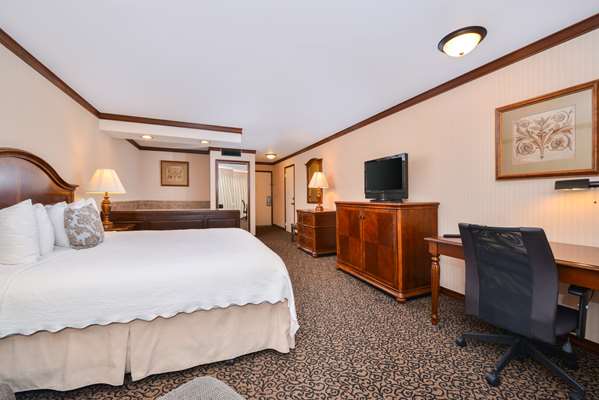Best Western Edgewater Resort - Tap to explore photos