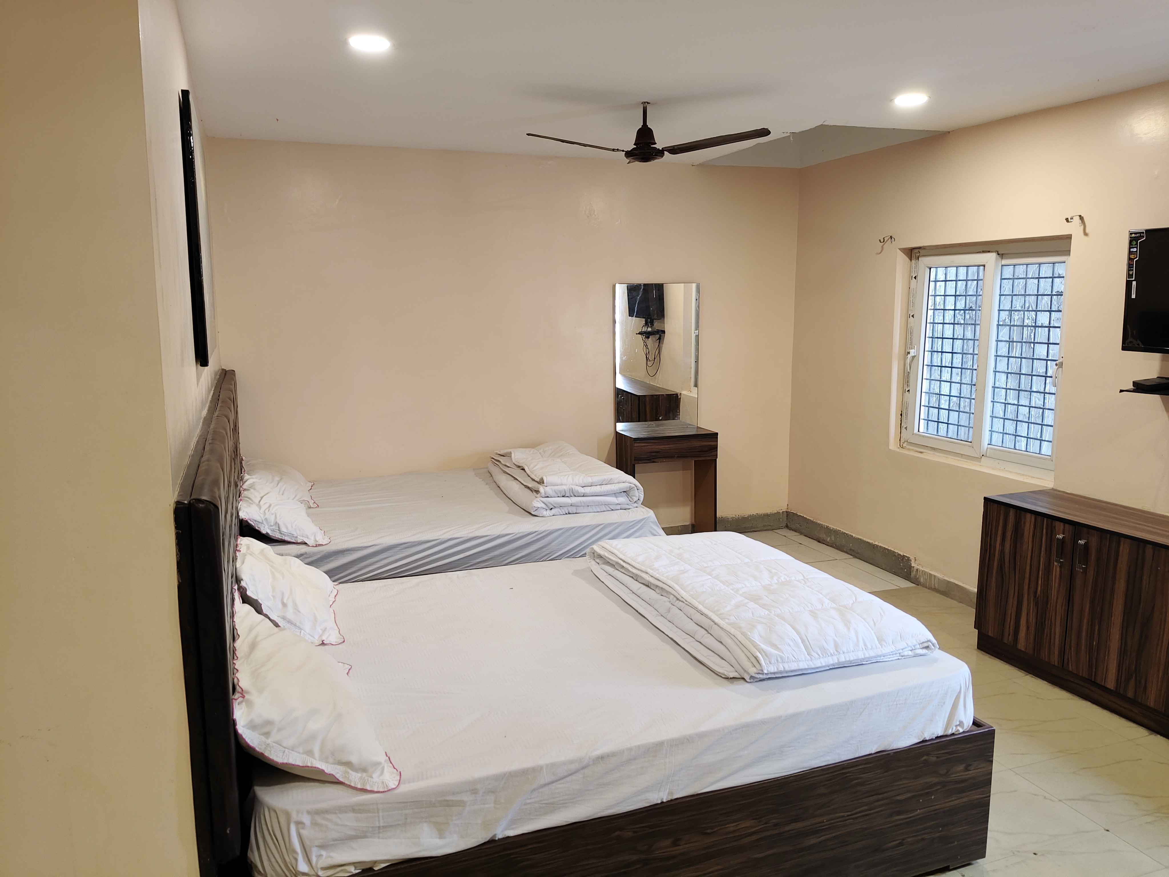 Hotel Lions India - Tap to explore photos