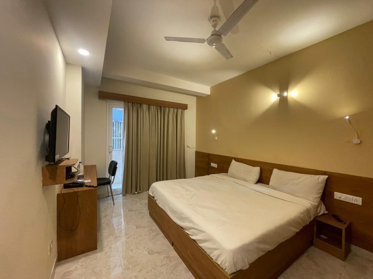 Collection O Rm Residency Near Appu Ghar - Tap to explore photos
