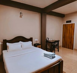 Deluxe Bedroom