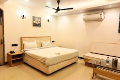 Swarg Hotel, Dalsing Sarai