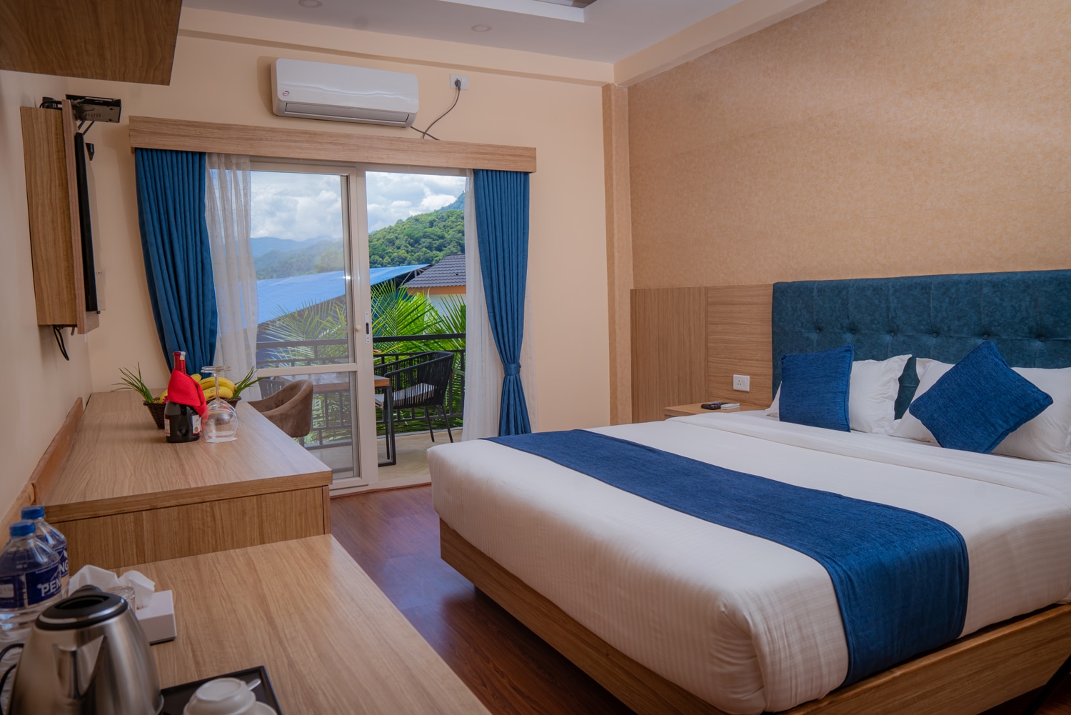 Majestic Lake Front Hotel and Suites - Tap to explore photos