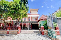 Hotel O Solo near RS JIH Solo formerly Azifa Inn, Surakarta