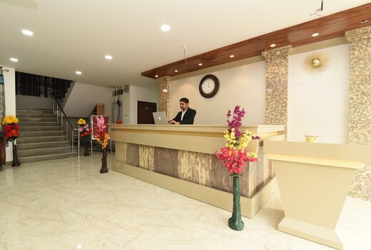 Hotel O Noida Suites
