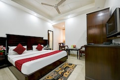 Hotel Legend International  2 min from New Delhi Railway Station, Loni
