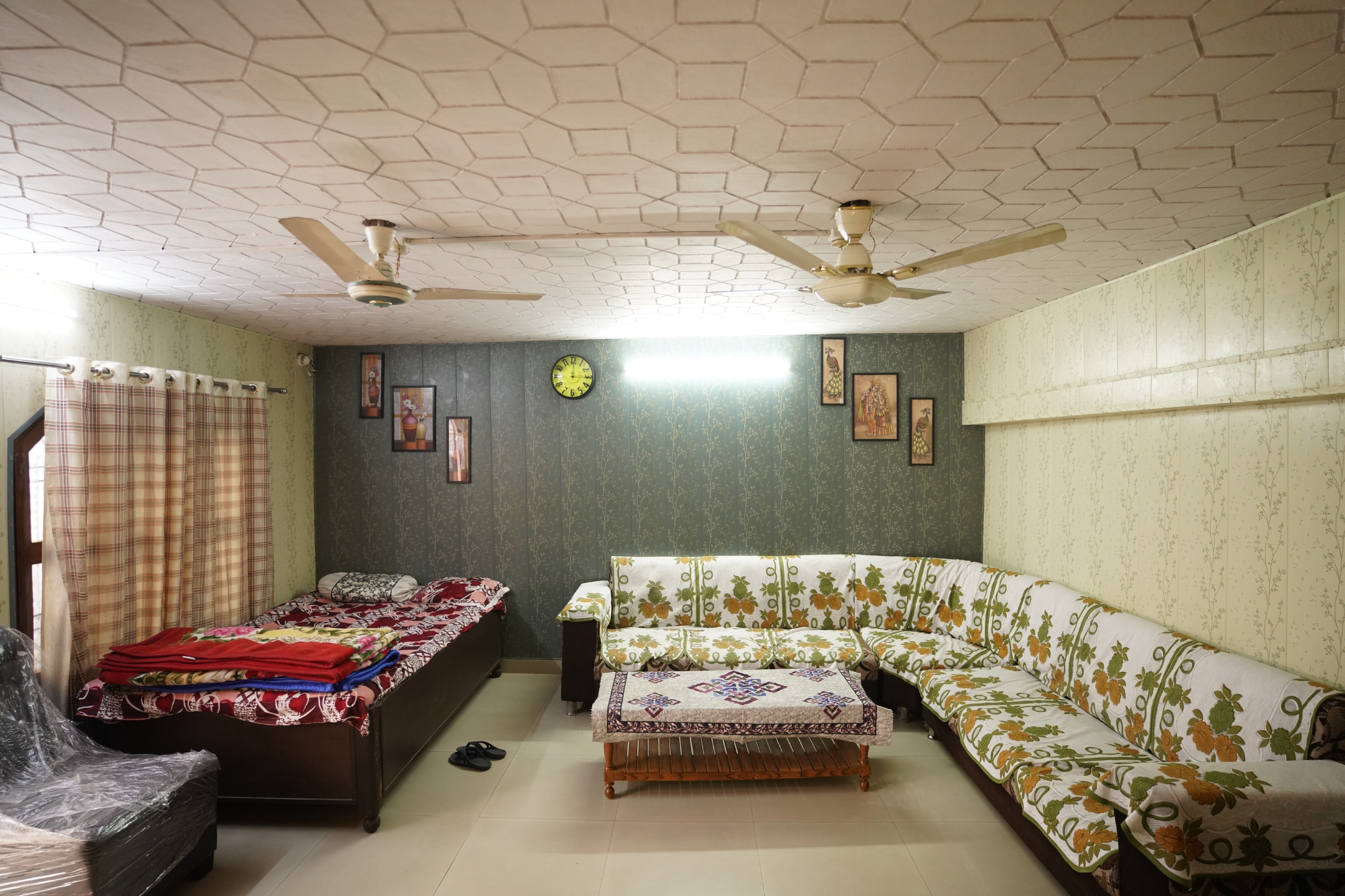 Kashi dham Homestay (close to Vishwanath Temple) - Tap to explore photos