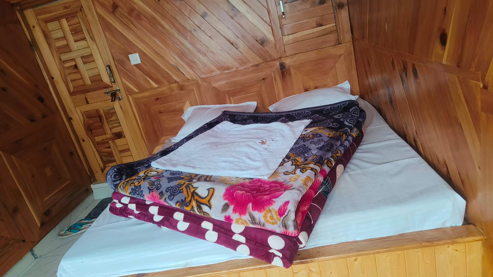KARMA DELIC GUEST HOUSE - Tap to explore photos
