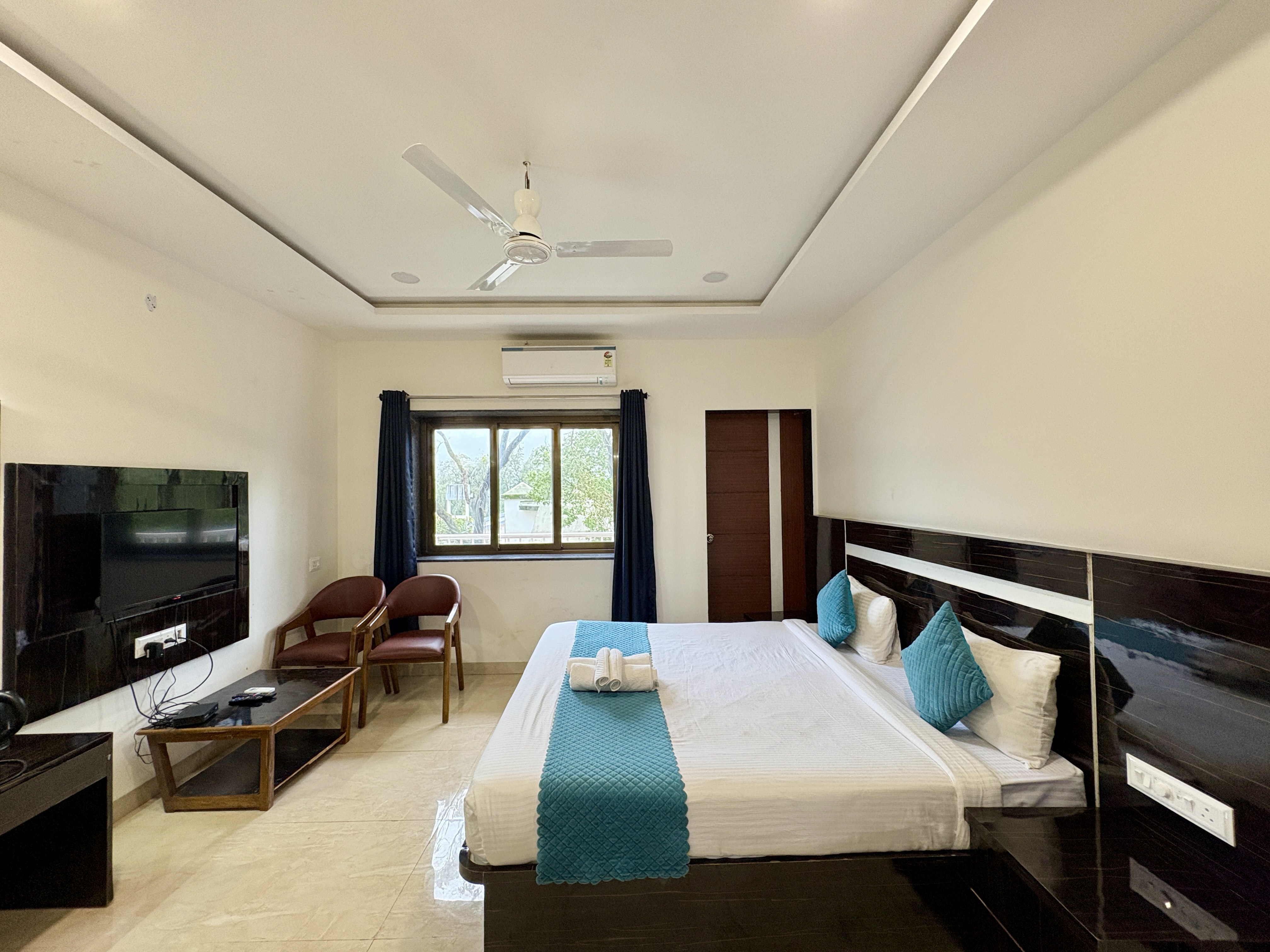 Deluxe Room with Balcony 1