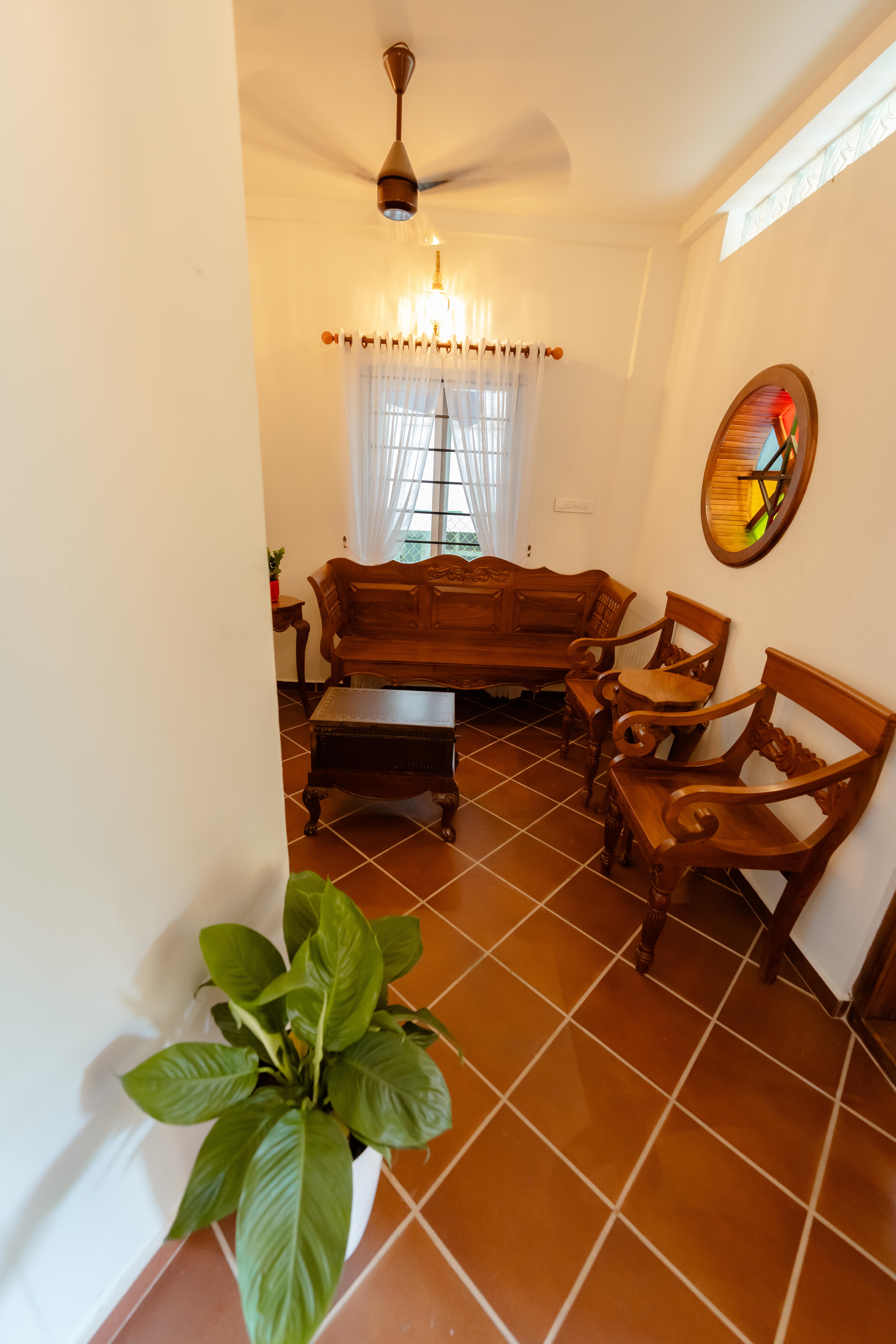 SeaCoast Inn Fortkochi - Tap to explore photos