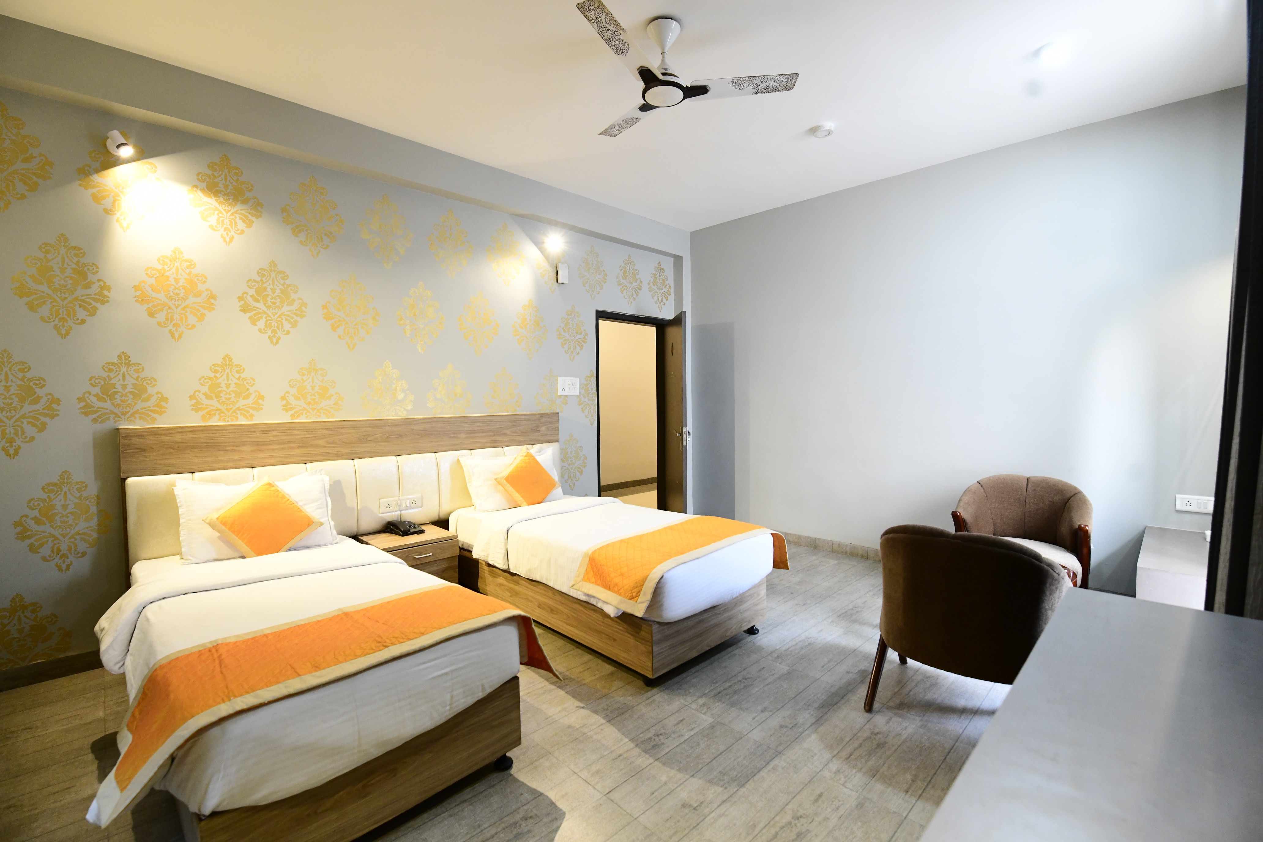 Hotel Jataka Inn - Tap to explore photos
