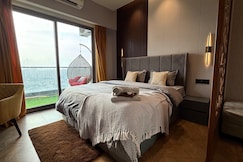 The Luna Stays, Greater Noida